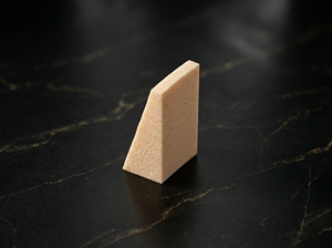 [K-ESSENTIALS] Éponge de maquillage triangulaire jetable hygiénique beige en vrac pour fond de teint - Product Image 1