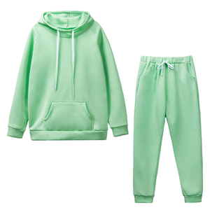 Conjunto Deportivo Unisex de Sudadera con Capucha y Pantalones Jogger Negros, 100% Algodón, Manga Larga, Color Sólido, con Bolsillos con Cordón - Product Image 5