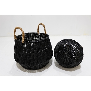 Cesta de mimbre negro tejida para plantas y almacenamiento de ropa con asas naturales - Product Image 3