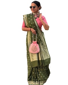 Tissu en coton Banarasi pur et lisse pour l'été, imprimé numériquement, couleur verte, magnifique saree à vendre - Product Image 1