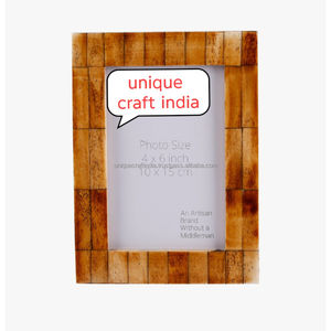 Cadre photo en bois fait main avec motif mosaïque en bois naturel, décoration de table rustique artisanale, élément décoratif élégant pour la maison - Product Image 1