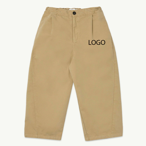 Confort de mouvement flexible avec fermeture à boutons et poches latérales, coupe confortable et décontractée, matière résistante à la décoloration et durable. - Product Image 1