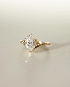 Bague de fiançailles solitaire en or massif 14 carats avec moissanite taille ovale de luxe, bijoux fins minimalistes, vente en gros - Product Image 4