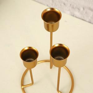 Candelabro Triple de Metal Dorado de Lujo, Decoración Navideña y para Bodas, Centro de Mesa Moderno de Hierro Hecho a Mano y Duradero - Product Image 2