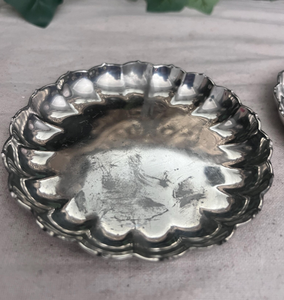 Flower Shaped hot Sale Aluminum Metal Decorative Serving Tray Handcrafted Metal Round Jewelry <b>Display</b> Platter For Coffee <b>Table</b> - Product Image 2