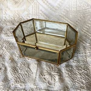 Hexagon Mirrored Jewelry <b>Box</b> With Gold Metal Trim And Lids For Trinket Storage Contemporary Designer Metal <b>Glass</b> Jewelry <b>box</b> - Product Image 4