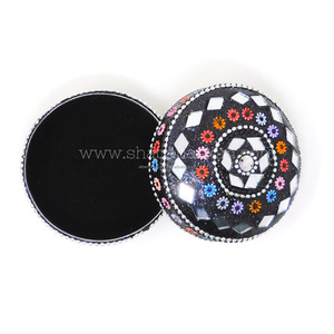 Boîte à bijoux décorative ronde en métal laqué scintillant pour ranger bagues et boucles d'oreilles, boîte à pilules dorée perlée avec intérieur en velours - Product Image 6