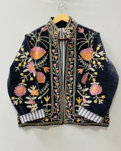 Chaqueta de terciopelo con bordado Suzani hecho a mano, chaqueta Suzani, ropa de invierno, abrigo para mujer, regalo para ella - Product Image 2