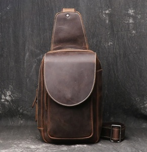 Bolso Bandolera Unisex de Moda Vintage Personalizable al por Mayor, de Cuero Genuino con Cierre, Anti-Robo y Anti-Bacteriano - Product Image 5