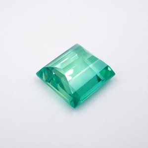 Saphir Paraiba cultivé en laboratoire, pierre précieuse 22,50 ct, facetté carré vert 15x15mm pour la fabrication de bijoux - Product Image 4