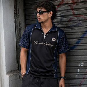 Camiseta Polo con Cierre para Hombre, Estilo Y2K, Manga con Estampado de Leopardo Color Zafiro Oscuro, Camiseta Retro de Moda con Detalles Plateados - Product Image 4