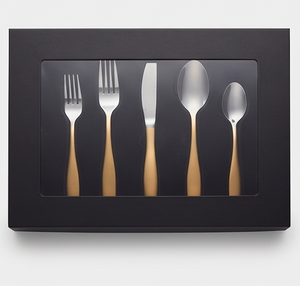 Ensemble de couverts élégants en acier inoxydable plaqué argent avec poignées dorées, comprenant une fourchette, une cuillère et un couteau, parfait pour les mariages, la restauration hôtelière et les dîners. - Product Image 6