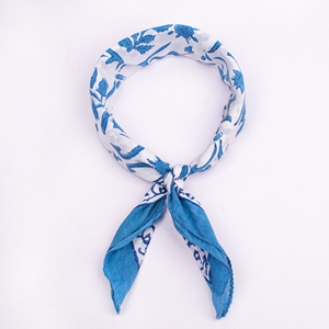 Pañuelo Cuadrado de Algodón con Diseño Floral Azul y Blanco Craftjaipur, Transpirable, Informal, para Primavera/Verano, con Patrón Floral, Ecológico - Product Image 4