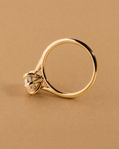 Anillo de Compromiso con Diamante Cultivado en Laboratorio de Corte Marquesa de 2.8 Quilates, Halo Oculto y Corte Catedral en Oro de 14K - Product Image 2