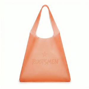 กระเป๋าโท้ทใส่ของช้อปปิ้งและของชำ ยี่ห้อ Rootsmen TPU  โลโก้ลายนูน  ทันสมัย  ปรับแต่งโลโก้ได้  พร้อมหูหิ้วสะพายไหล่  แบบเปิดด้านบน สำหรับร้านค้า - Product Image 2