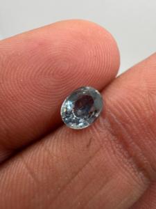 Zafiro Natural Violeta-Gris de 1.15ct, Corte Ovalado de 7x5x3mm, Gema Preciosa Suelta con Facetas y Juego de Color Zehra para Joyería - Product Image 2