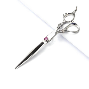 กรรไกรตัดผมสำหรับช่างตัดผมมือขวา ป้องกันการลื่น ด้ามจับขนาดกลาง ใบมีดสแตนเลส 4Cr13 รับทำโลโก้ตามสั่ง น้ำหนักเบา บริการ OEM - Product Image 1