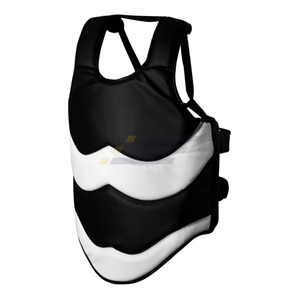 Équipement de kickboxing et de boxe pour femmes en gros – Protège-poitrine personnalisé en caoutchouc avec logo - Product Image 3