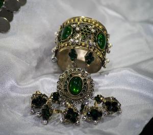 Magnifique bracelet à pampilles avec pièces afghanes, orné de plusieurs rangs de pièces et de délicates chaînes à maillons pour un style tribal spectaculaire. - Product Image 1