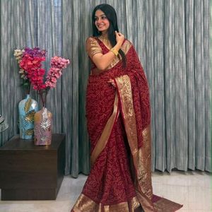 Sari en soie de coton Kanjivaram Bandhani de qualité supérieure avec travail de teinture à la main et blouse assortie, prix de gros par Royal Export - Product Image 1