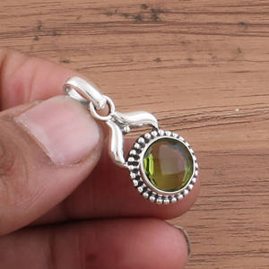 จี้เพอริดอตธรรมชาติวินเทจขายส่ง เงินแท้ 925 ชุบแพลตตินัม พลอยสีเขียว ราคาส่งจากโรงงานเครื่องประดับ - Product Image 5