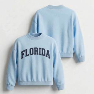 Sudadera de Cuello Redondo para Mujer, con Logotipo Bordado, Tejida en Acrílico, Estilo Preppy, Otoño, Manga Larga, Corte Regular - Product Image 3