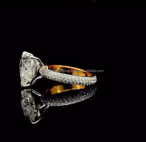 Anillo de Diamante Cultivado en Laboratorio con Corte Corazón en Oro Amarillo con Diamantes Laterales, Anillo de Compromiso Romántico, Regalo Nupcial de Lujo para Mujer - Product Image 2