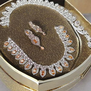 Conjunto de Joyería Clásica India para Novia, Collar de Cristal CZ con Pendientes de Araña - Product Image 3