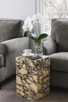Luxuriöser Naturmarmor-Würfel-Beistelltisch Moderner Stein-Couchtisch für Wohnzimmer Hotel-Dekor Massiver Marmor-Akzenttisch