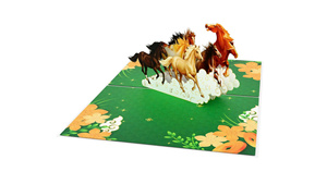 Tarjeta de felicitación 3D emergente con caballos galopando sobre un fondo floral verde, decoración de papel artesanal - Product Image 3
