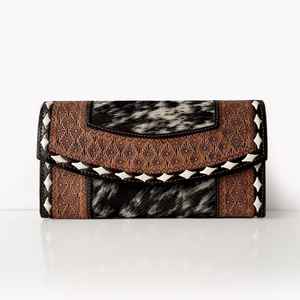 Cartera Trifold de Cuero Repujado Artesanal Estilo Western para Mujer, Tipo Saddle Clutch - Product Image 1