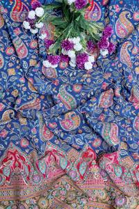 Tissu en crêpe naturel bleu roi avec broderie florale Paisley et imprimé placé, bordure ornementale épaisse pour Kurti et vêtements ethniques - Product Image 4