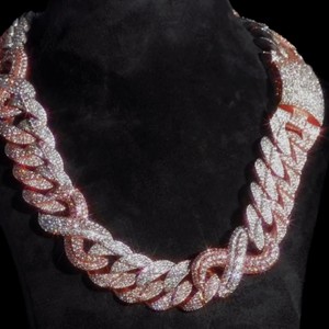 Cadena Cubana Bicolor de 28mm, Plata de Ley 925, Moissanita, Collar Hip Hop con Incrustaciones de Diamantes VVS para Hombre, Fabricante Mayorista - Product Image 1