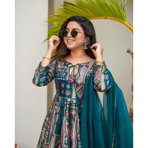 ชุดราตรีทรงเอไลน์พร้อมผ้าคลุมไหล่และกระโปรง ไซส์ XS เอวทรงเอ็มไพร์ ผ้าชีฟอง - Product Image 2