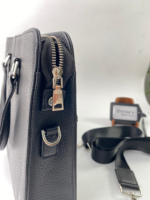 Porte-documents en cuir véritable noir imperméable avec poignée supérieure, poche avant zippée, doublure en polyester, design de luxe et tendance
