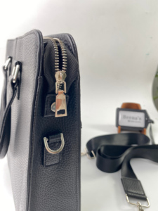 Porte-documents en cuir véritable noir imperméable avec poignée supérieure, poche avant zippée, doublure en polyester, design de luxe et tendance - Product Image 2