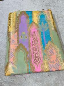 Tela de Seda Brocada Jacquard de Lujo con Motivos de Zari Dorado, Textil de Seda Ligero para Prendas y Decoración - Product Image 4