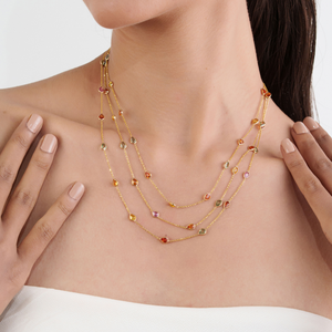 Collier chaîne triple couche tendance en or jaune 18 carats avec pierres précieuses saphir multicolores arc-en-ciel, vente en gros au meilleur prix - Product Image 2