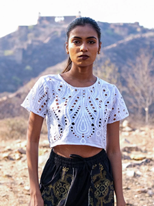 Blusa Corta Blanca de Algodón Schiffli Bordada para Mujer, Estilo Boho, Verano, con Ojales, Tejido de Algodón Transpirable de Primera Calidad, Blusa Ligera - Product Image 5