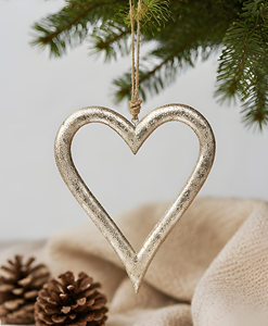 Ornement en métal argenté de luxe en forme de cœur |   Décoration de Noël et de fêtes pour la maison - Product Image 6