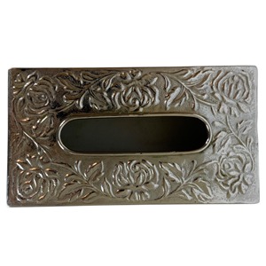 Caja de pañuelos de metal con acabado plateado y diseño floral, perfecta para la cocina, la sala de estar y el comedor. Venta al por mayor desde India. - Product Image 4