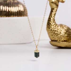 NIKHIL GEMS Elegante Colgante Vintage de Punta de Esmeralda, Amuleto Chapado en Oro con Piedra de Nacimiento de Mayo, Joyería, Regalo de Compromiso para Mujer, Tercera Edición - Product Image 1