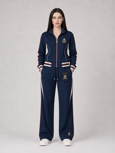 Conjunto Deportivo Casual para Mujer con Tela Suave y Elástica, Sensación Ligera y Diseño Moderno para Comodidad y Estilo Durante Todo el Día - Product Image 1