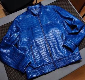 เสื้อแจ็คเก็ตบอมเบอร์หนังแท้พิมพ์ลายสัตว์สีน้ำเงิน ระบายอากาศได้ดีสำหรับฤดูหนาว  คอตั้ง  แบบซิป  สไตล์วาร์ซิตี้สำหรับผู้ชาย - Product Image 3