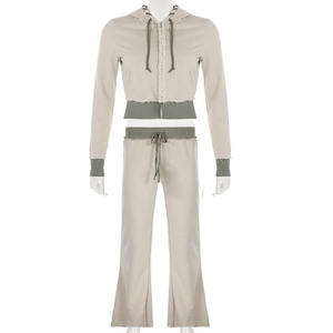Conjunto Deportivo Personalizado para Mujer con Bordado y Diseño Desgastado, Pantalones Acampanados, con Logotipo - Product Image 4