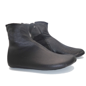 Servicio OEM de Calidad Profesional, Diseño Personalizado, Calcetines de Cuero Unisex Cómodos, Gruesos, Transpirables y de Secado Rápido para Invierno, Hechos en Pakistán - Product Image 1