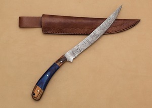 Brillanteza Artesanal – Cuchillo de Chef de Acero de Damasco con Funda de Cuero y Mango de Madera para Caza - Product Image 3