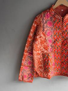 Veste matelassée florale à col mandarin pour femme, manches longues, longueur standard, en polyester rembourré, poches plaquées, CADEAU POUR ELLE - Product Image 2