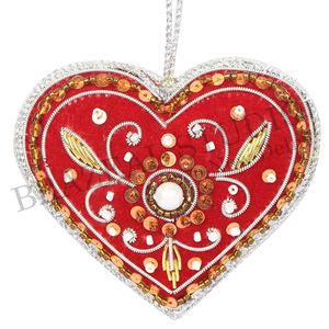 เครื่องประดับตกแต่งต้นคริสต์มาสแบบสั่งทำพิเศษจาก Brazeal Studio ทำด้วยมือ เป็นมิตรกับสิ่งแวดล้อม ผ้ากำมะหยี่ ผ้าซาติน ประดับด้วยลูกปัด ปักลายด้วยด้ายสีทอง - Product Image 1