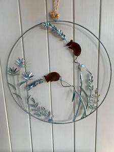 Corona rústica de metal con ratón y hojas, flores decorativas hechas a mano, redonda, sin iluminación, paquete de una sola pieza - Product Image 1